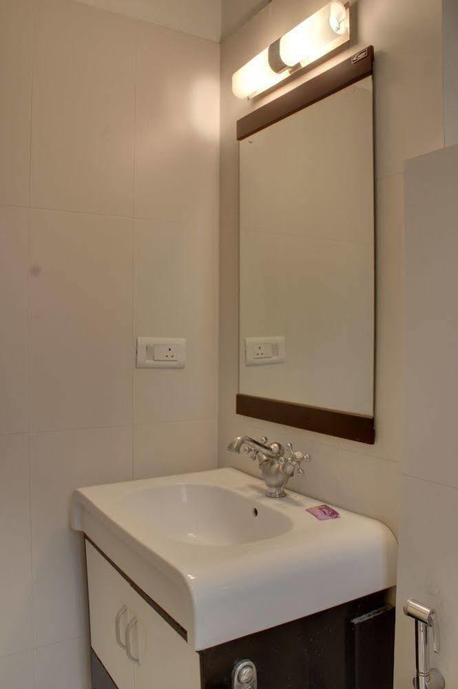 Hotel Oyo Aatish Market 3*