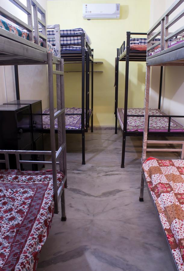 Nanus Hostel *