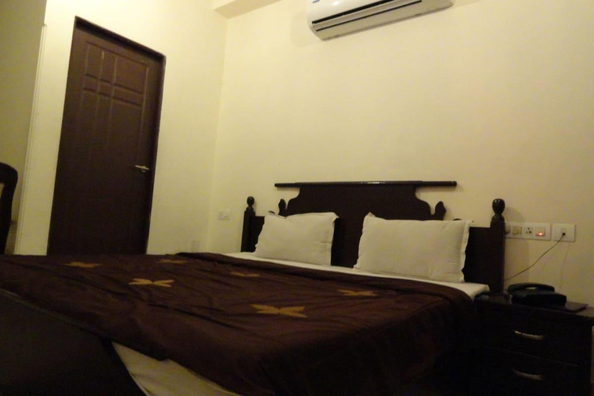 Maangta 102 @ 2* Jaipur