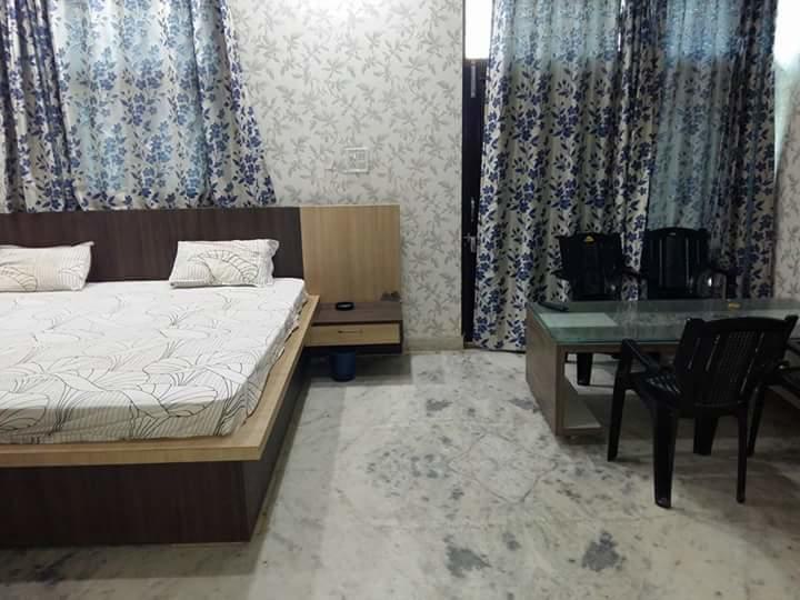 Abhishek Hotel 2*