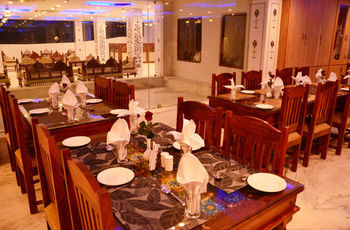 Lilypool - The Heritage Jalmahal Hotel *