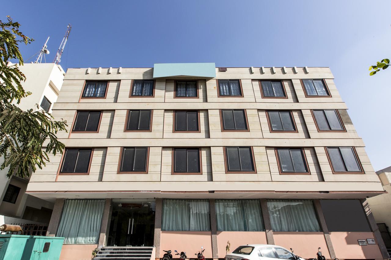 Oyo 7599 Ks Pride Hotel 3*