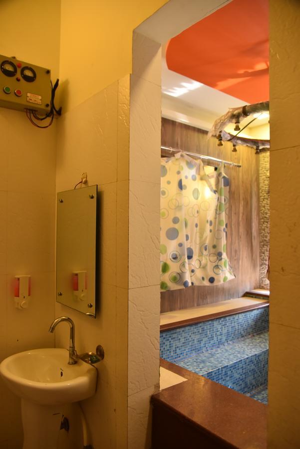 Hotel Shiv - Bus Stand 3*