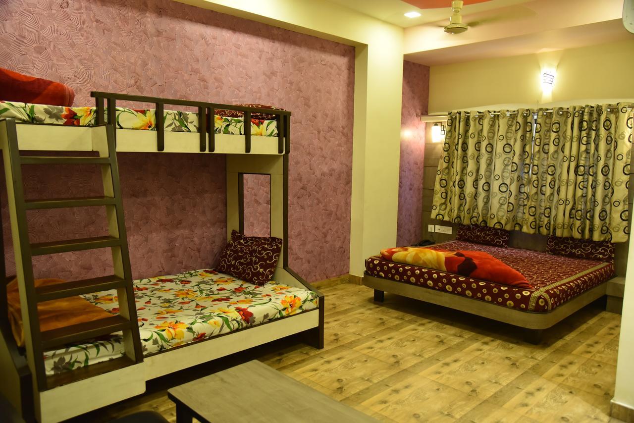 Hotel Shiv - Bus Stand 3*