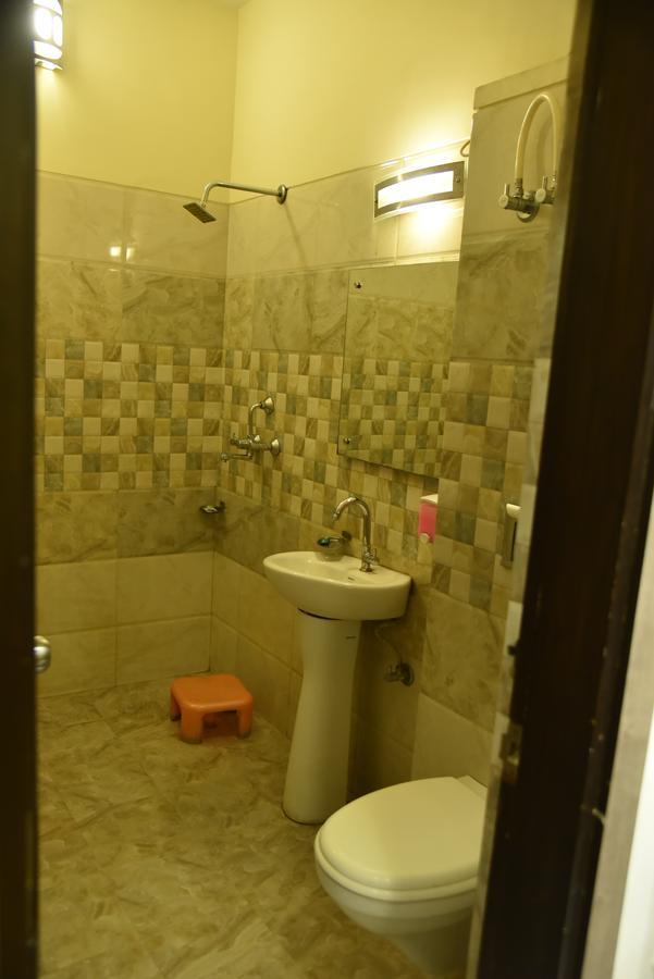 Hotel Shiv - Bus Stand 3*