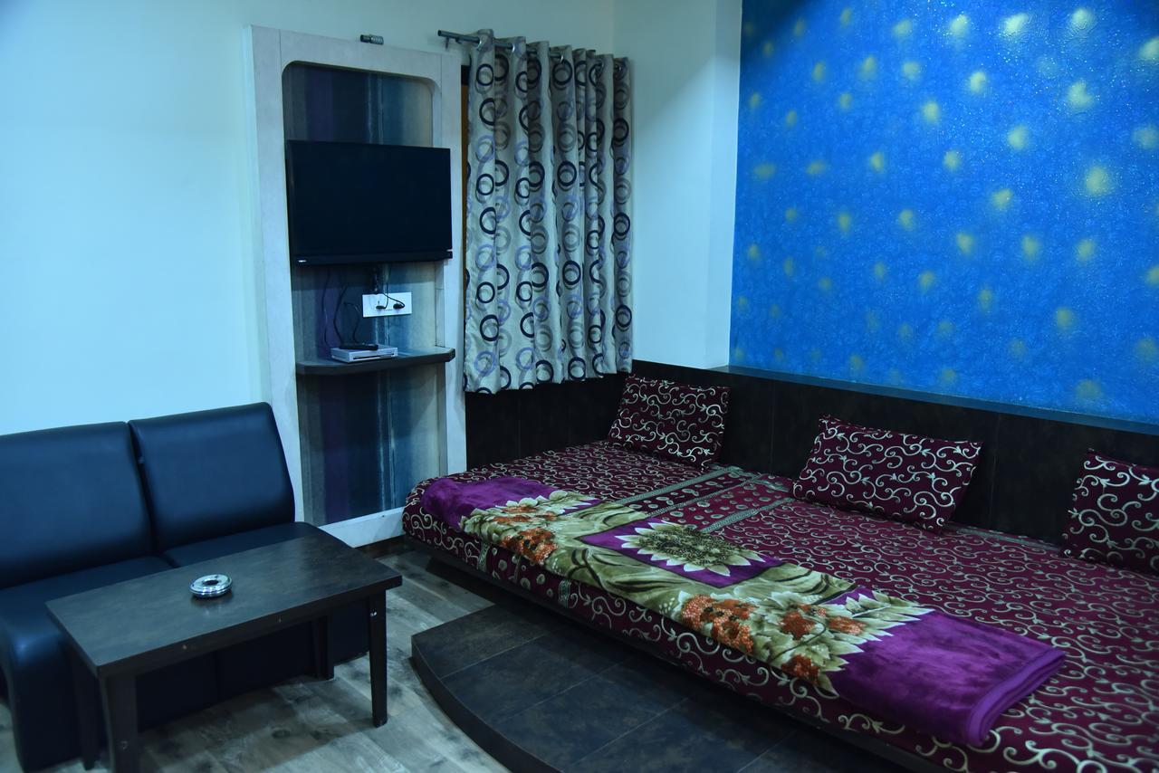 Hotel Shiv - Bus Stand 3*