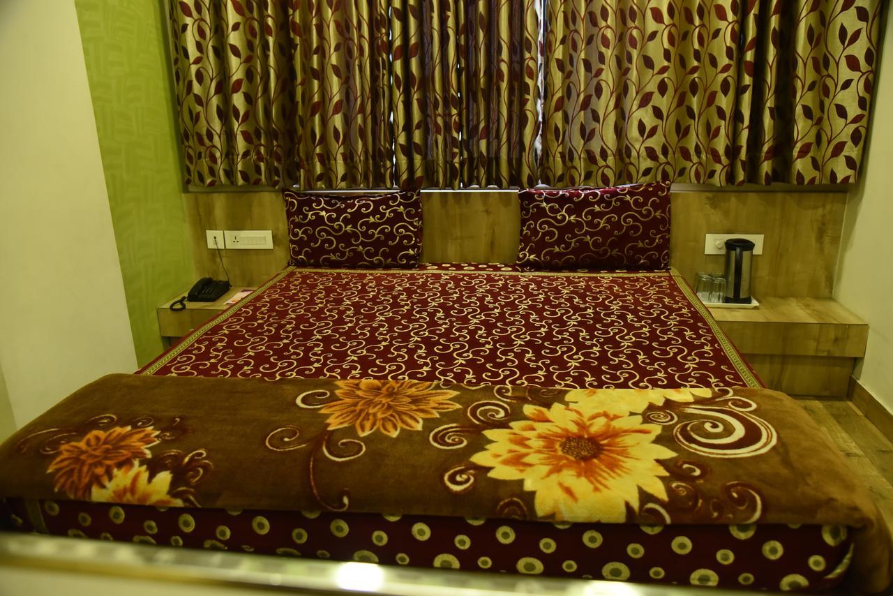 Hotel Shiv - Bus Stand 3*