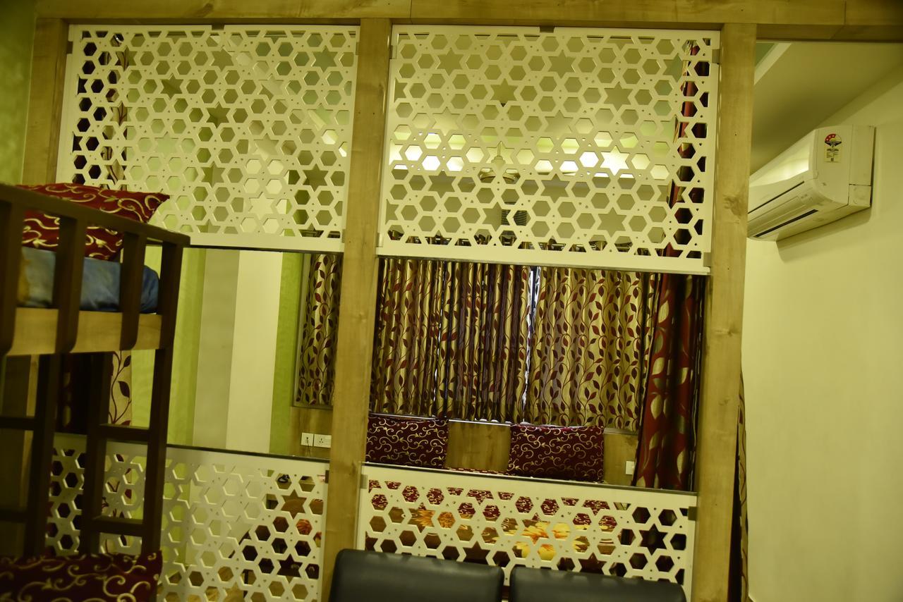 Hotel Shiv - Bus Stand 3*