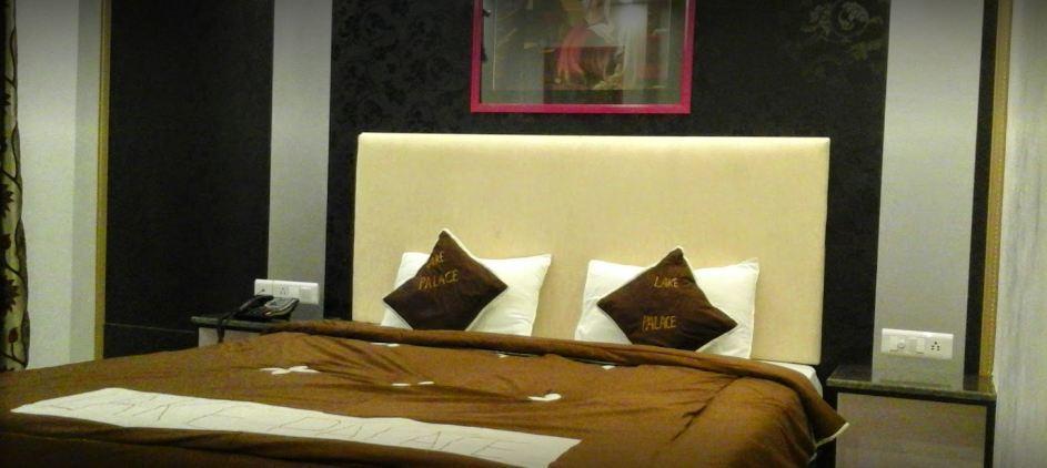 Hotel Lake Palace 3*