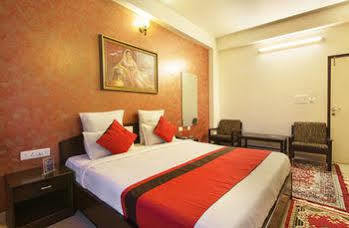 Oyo Premium Gopalpura Bypass 3* Jaipur