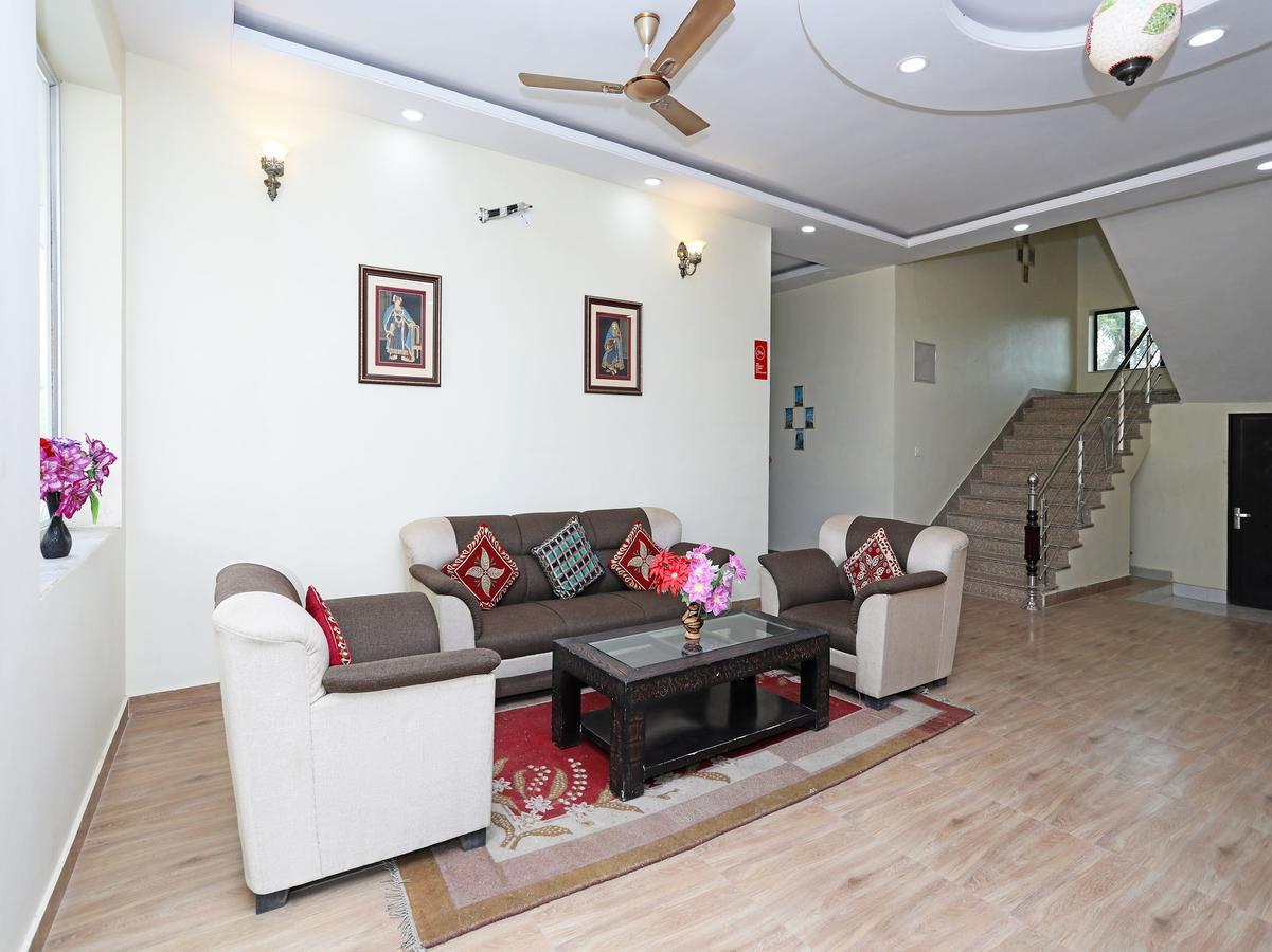 Hotel Oyo 9973 Green Valley 2*