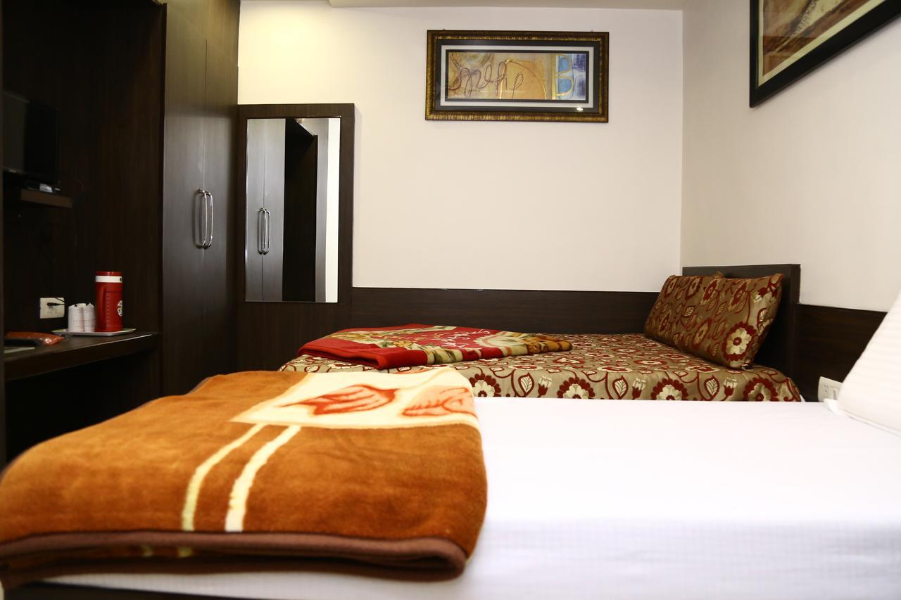 Abhinandan Hotel 3*