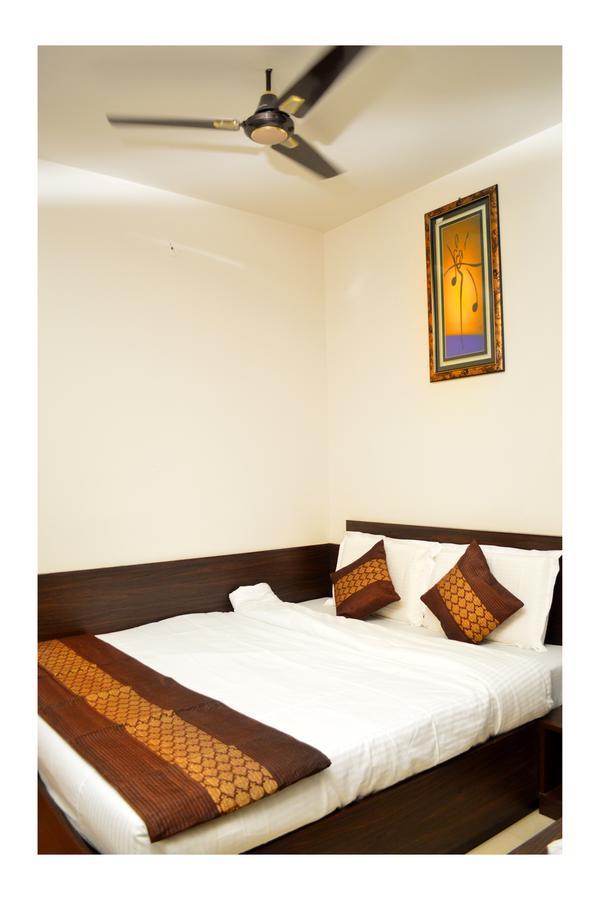 Abhinandan Hotel 3*