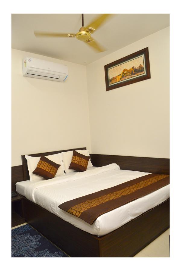 Abhinandan Hotel