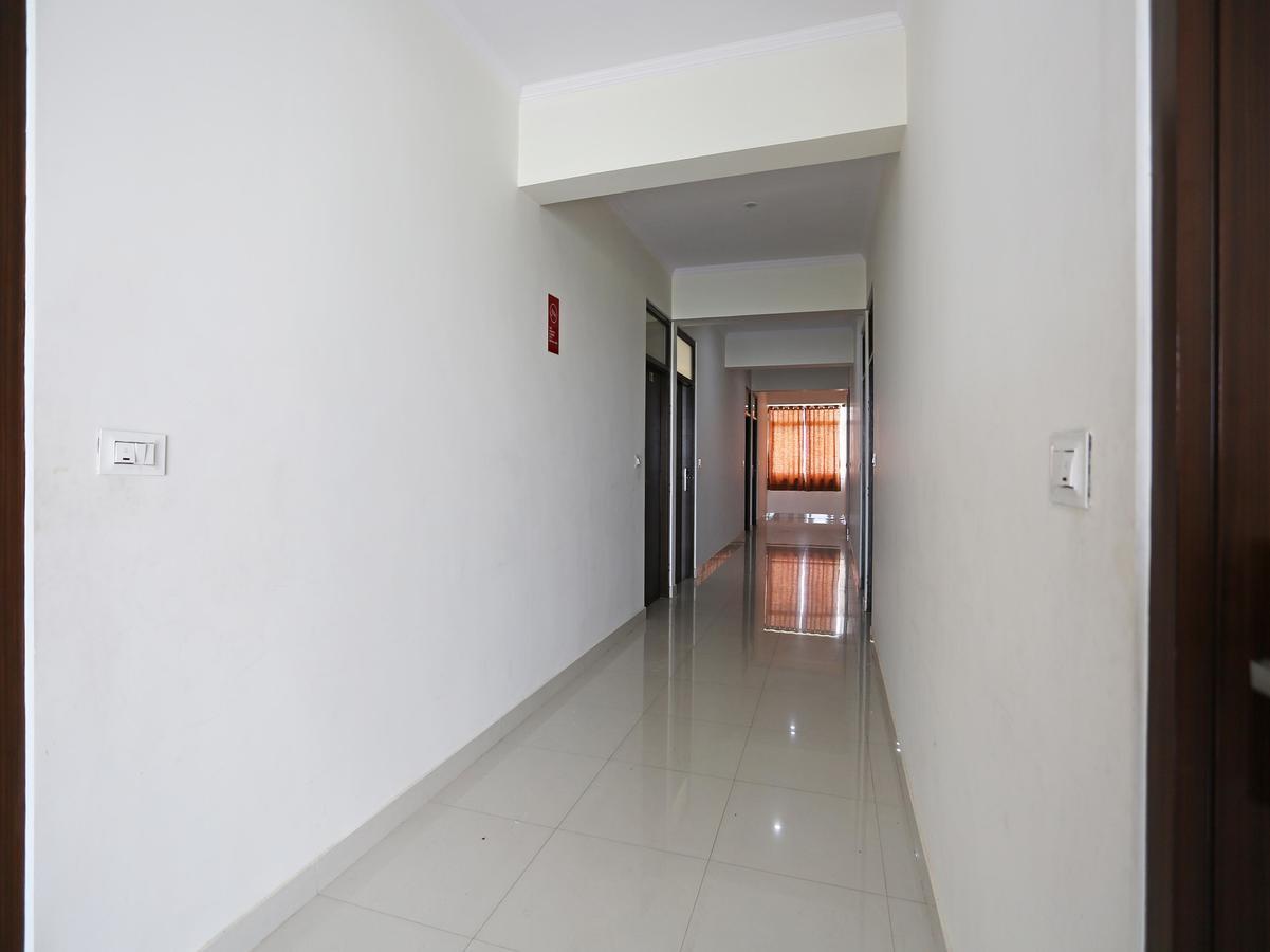 Oyo 8425 Shiv Palace Hotel 3*