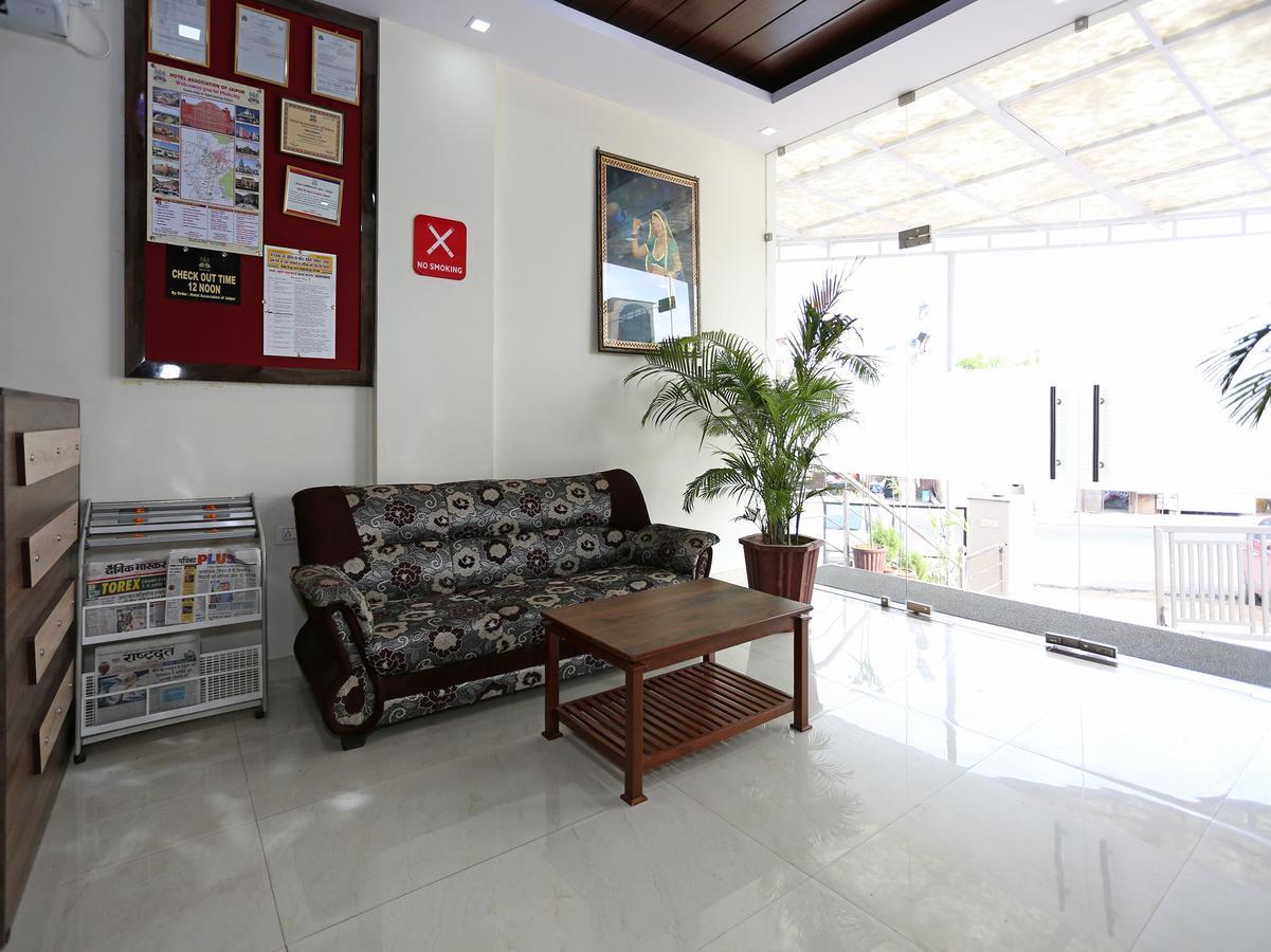Oyo 8425 Shiv Palace Hotel 3*