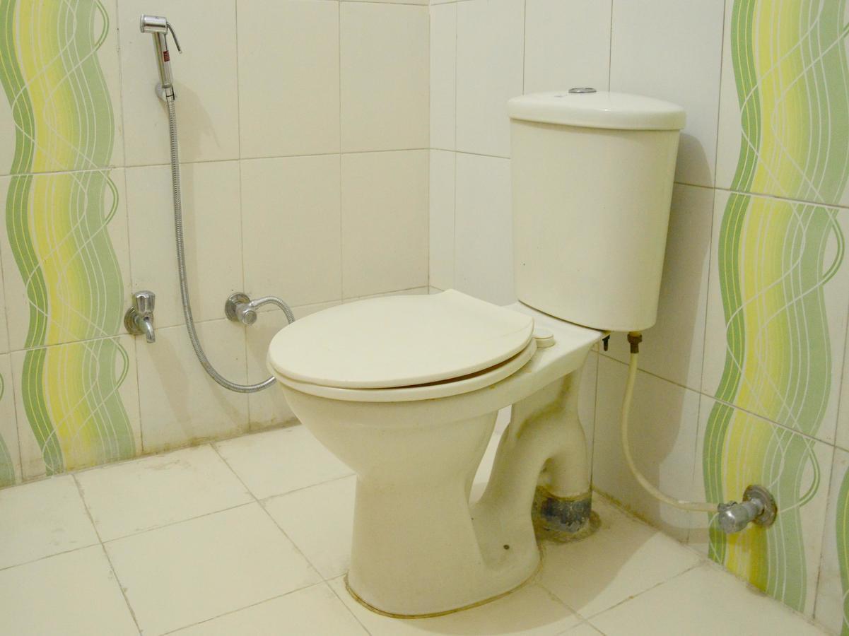 Oyo 6012 Rockwell Hotel 2*