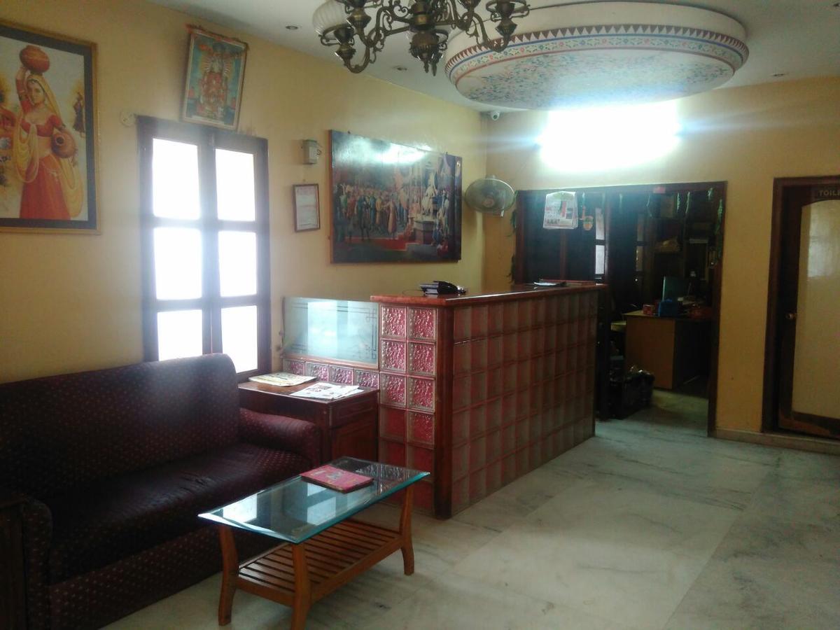 Capital O 84122 Trilok Palace Hotel *