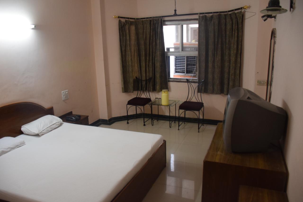 Capital O 84122 Trilok Palace Hotel