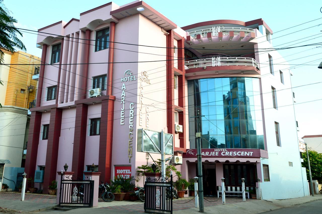 Hotel Oyo 6179 Hotel Aarjee Crescent 2*