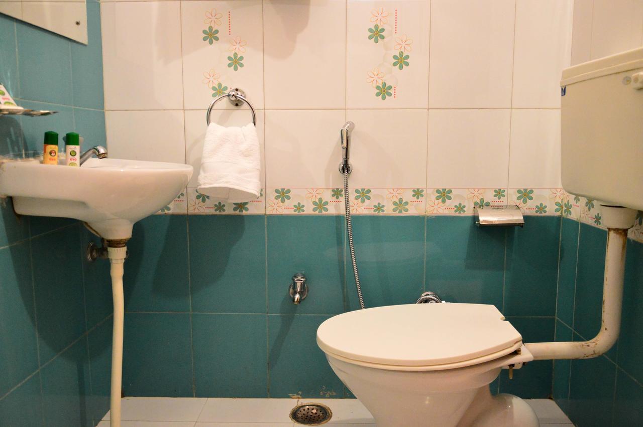 Hotel Oyo 6179 Hotel Aarjee Crescent 2*