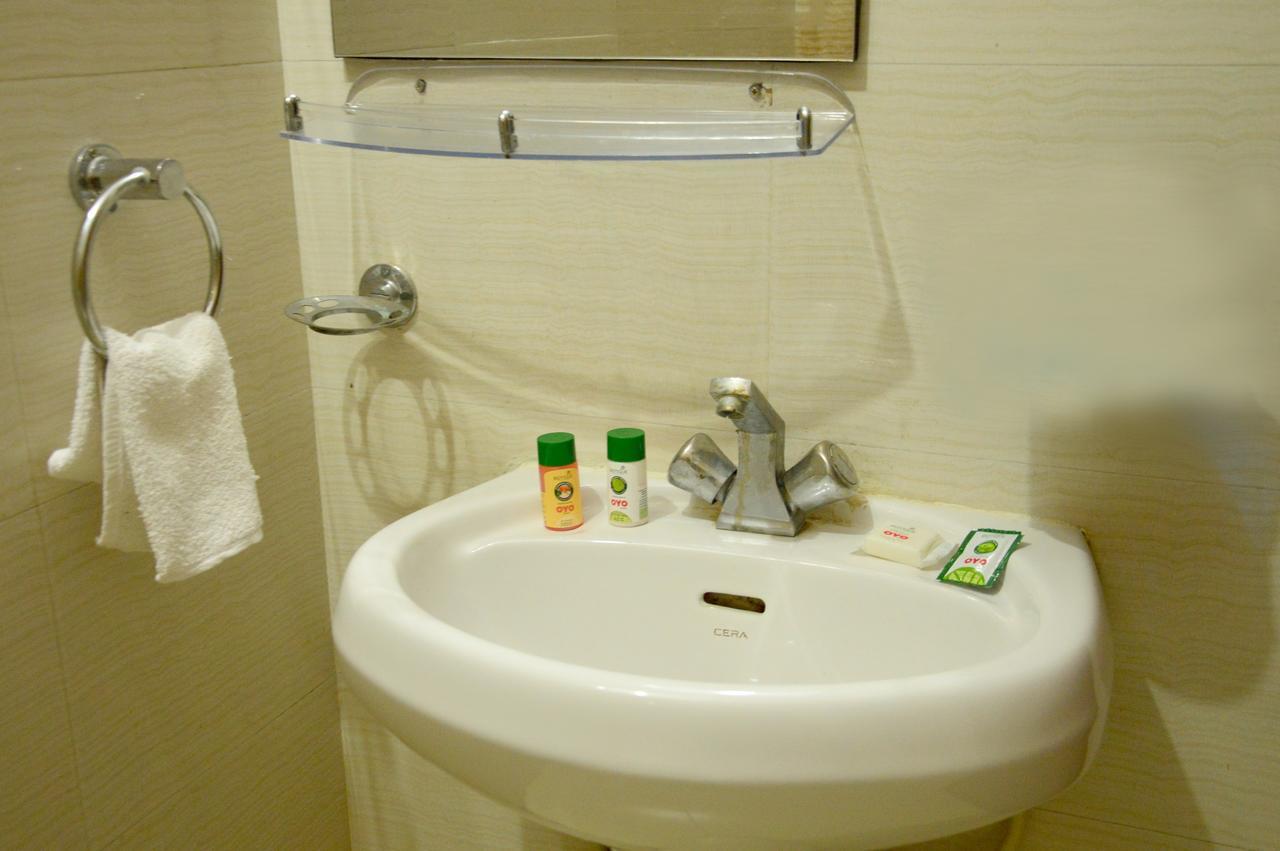 Oyo 6012 Rockwell 2*