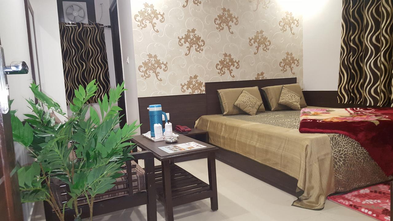 Abhinandan Hotel 3*