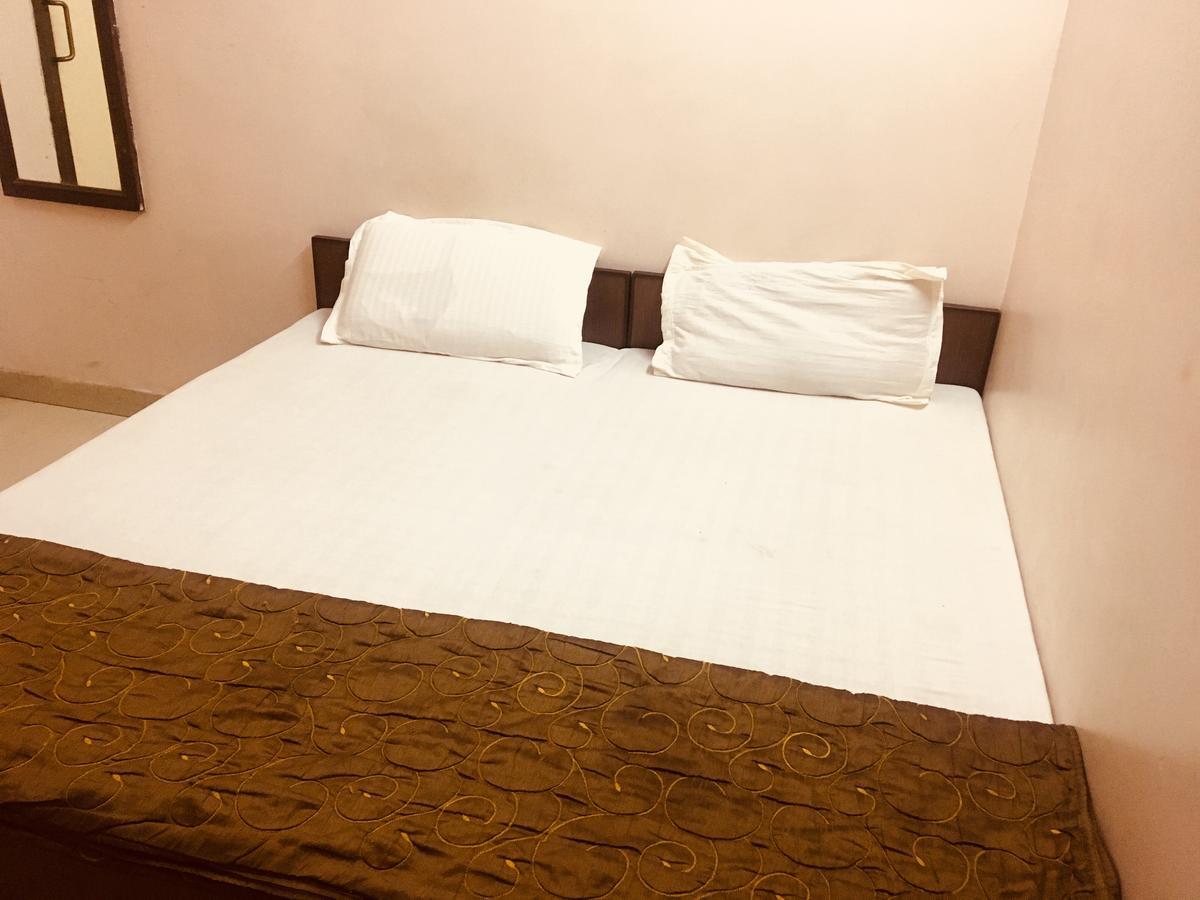 Chitra Palace Hotel *