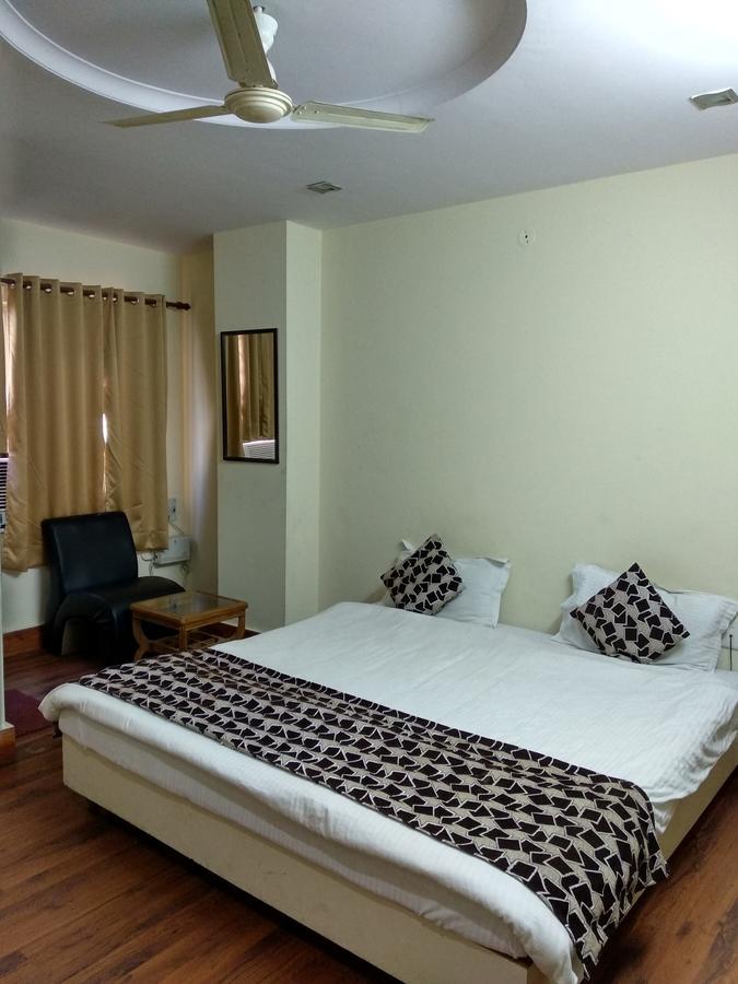 Ishwar Hotel