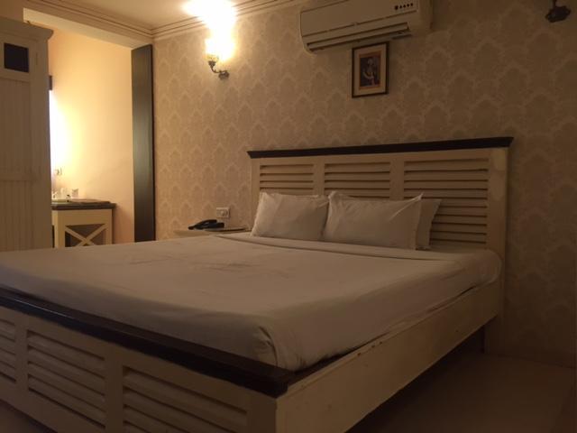 Glitz Hotel