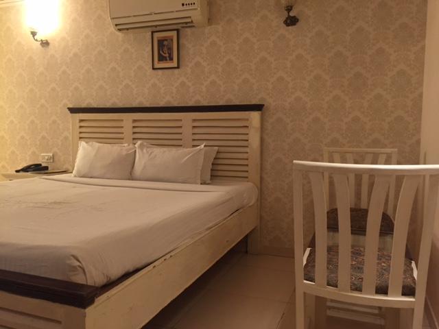 Glitz Hotel
