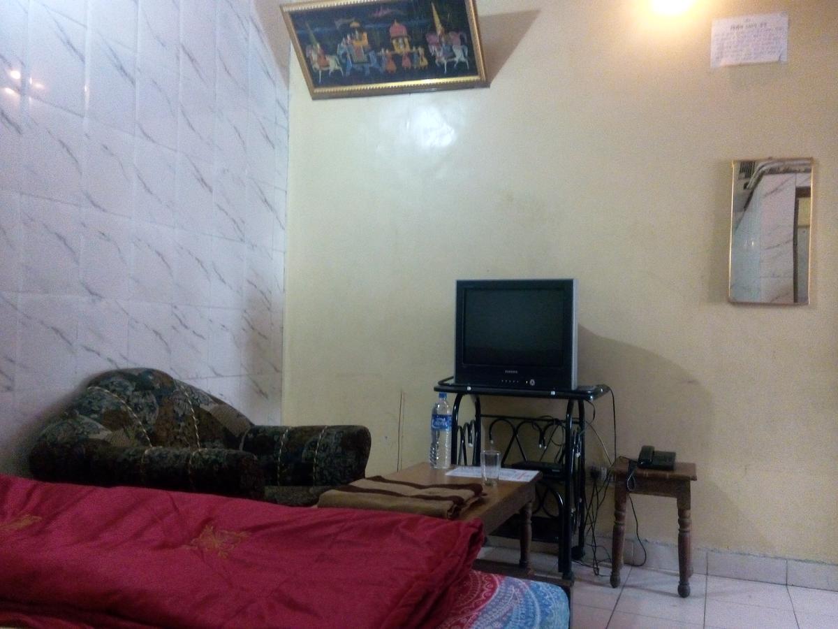 Om Palace - Couple Friendly & Local Id Accepted 2*