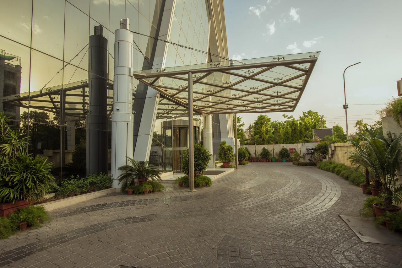 Shakun And Hotel