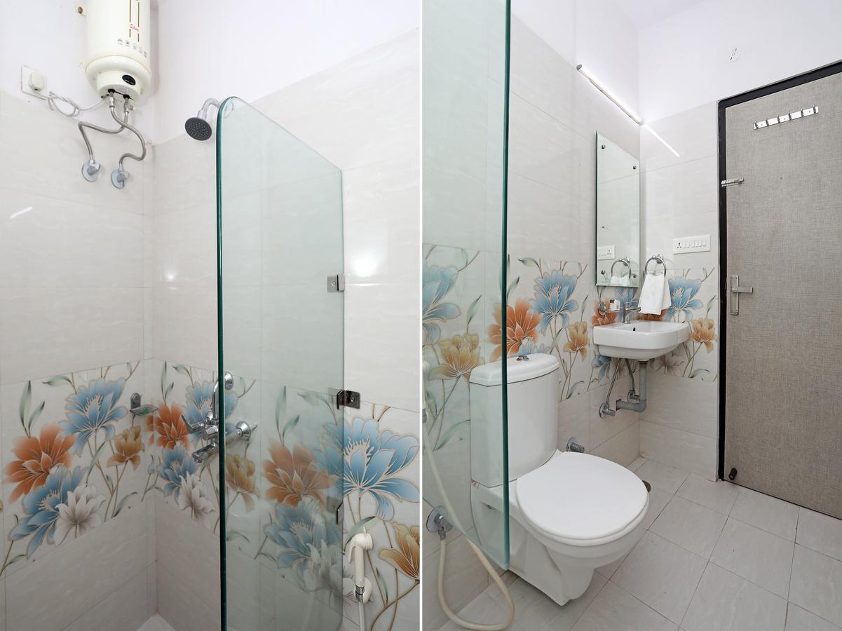 Oyo 10228 Chandramouli Hotel