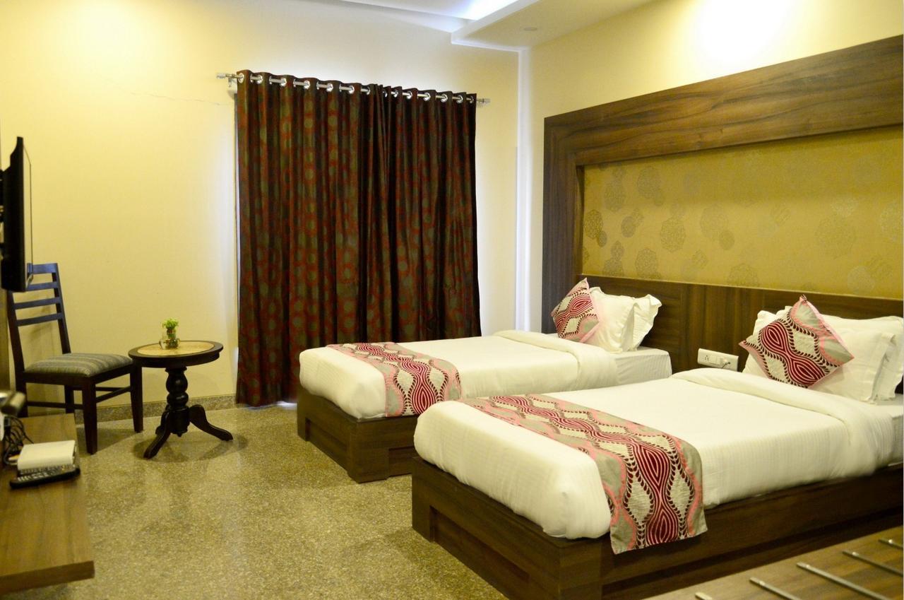 Hotel Neelam Paradise