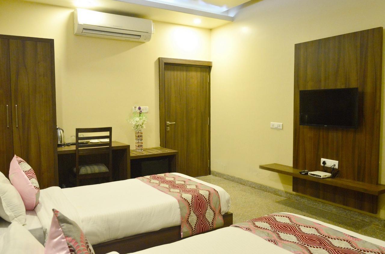 Neelam Paradise Jaipur