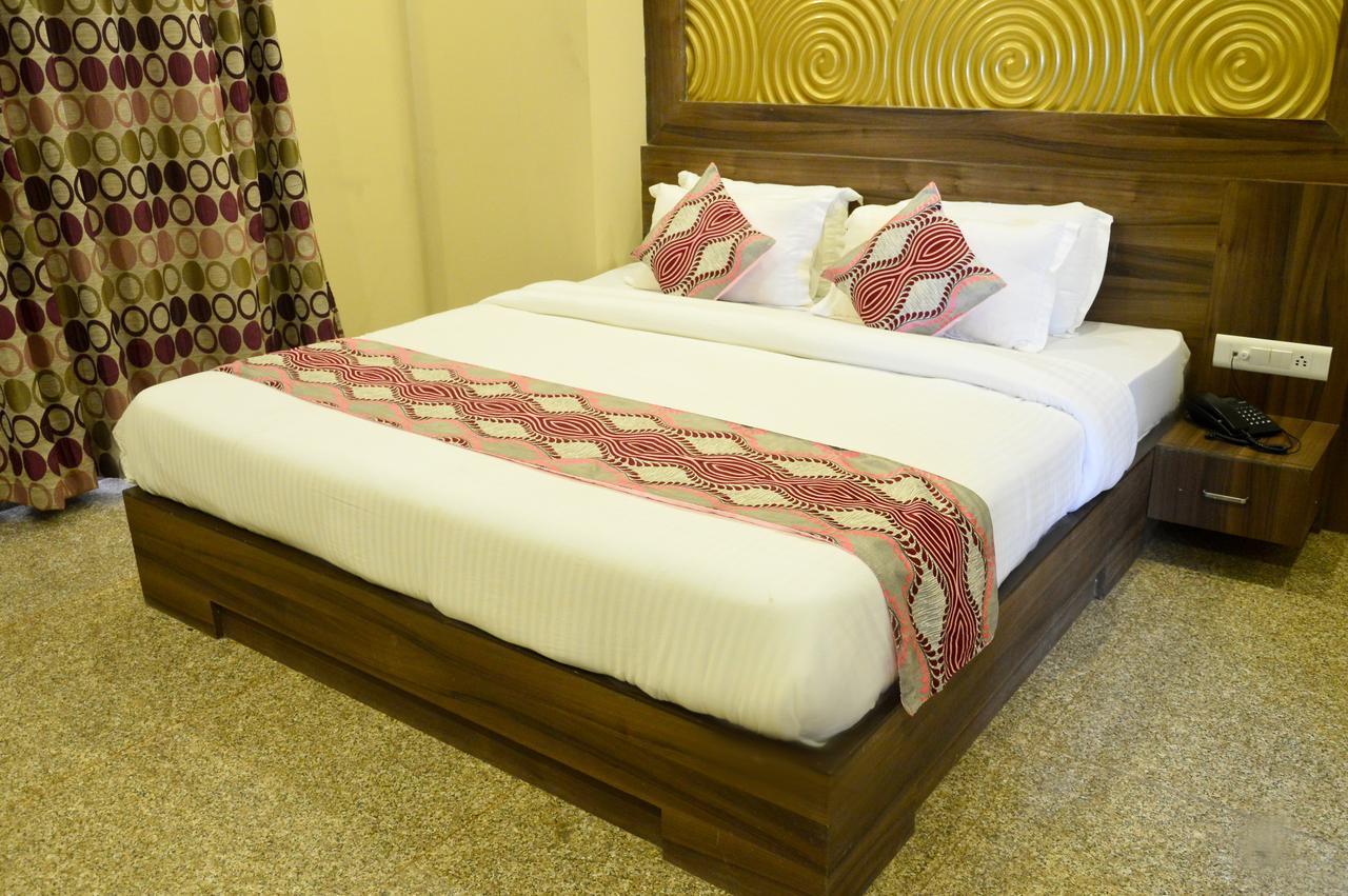 Neelam Paradise Hotel 3*