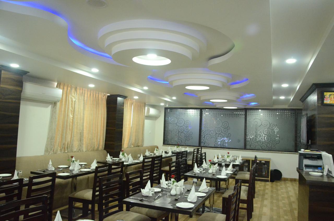 Hotel Om Palace Ajmer Road 3*