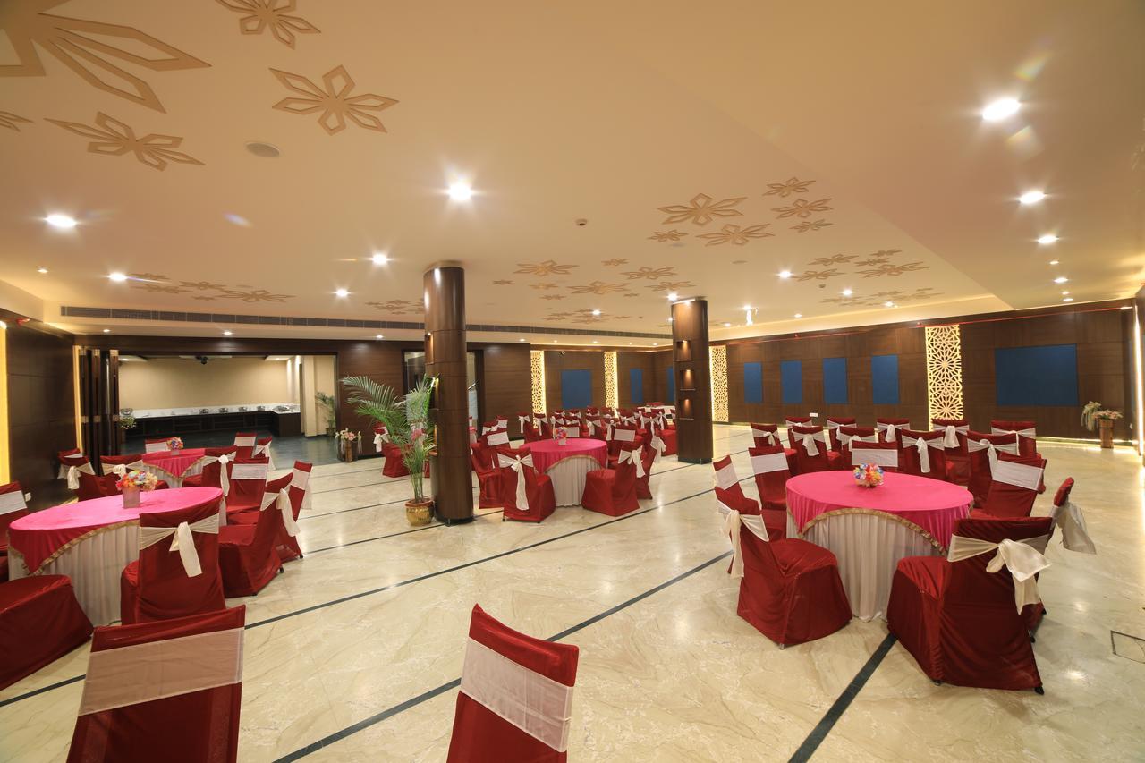 Raj Plaza Hotel 3*