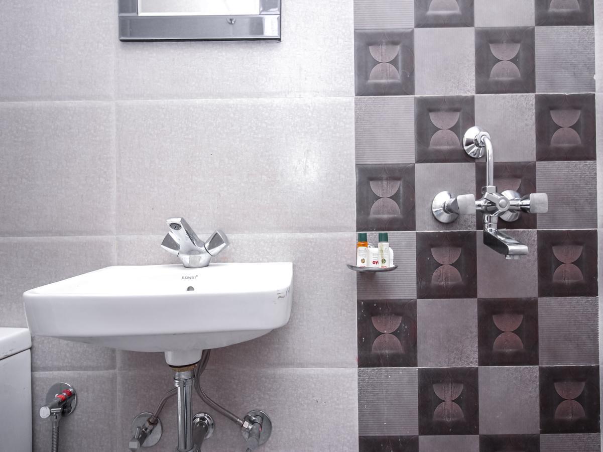 Hotel Oyo 14891 Madhav
