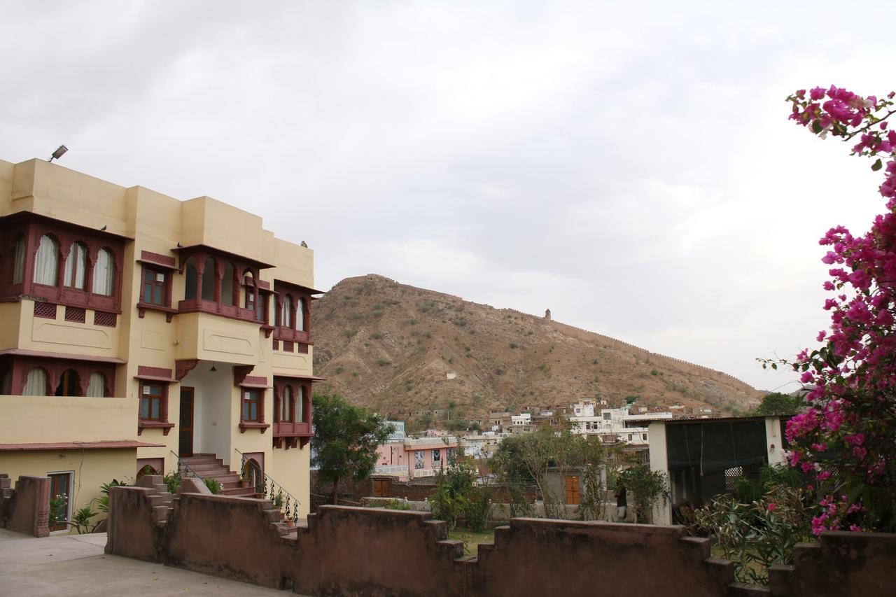 Hotel Adhbhut 3*