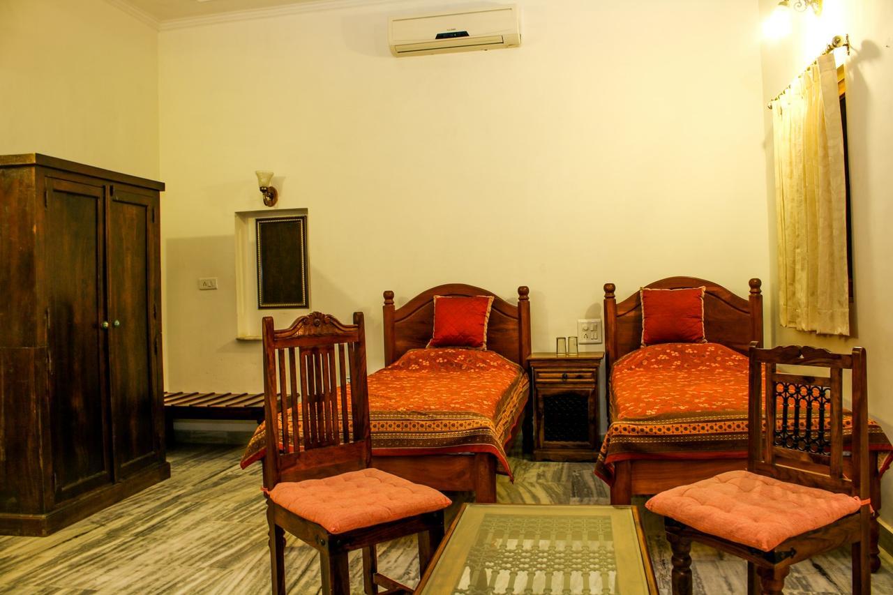 Adhbhut Hotel 3*