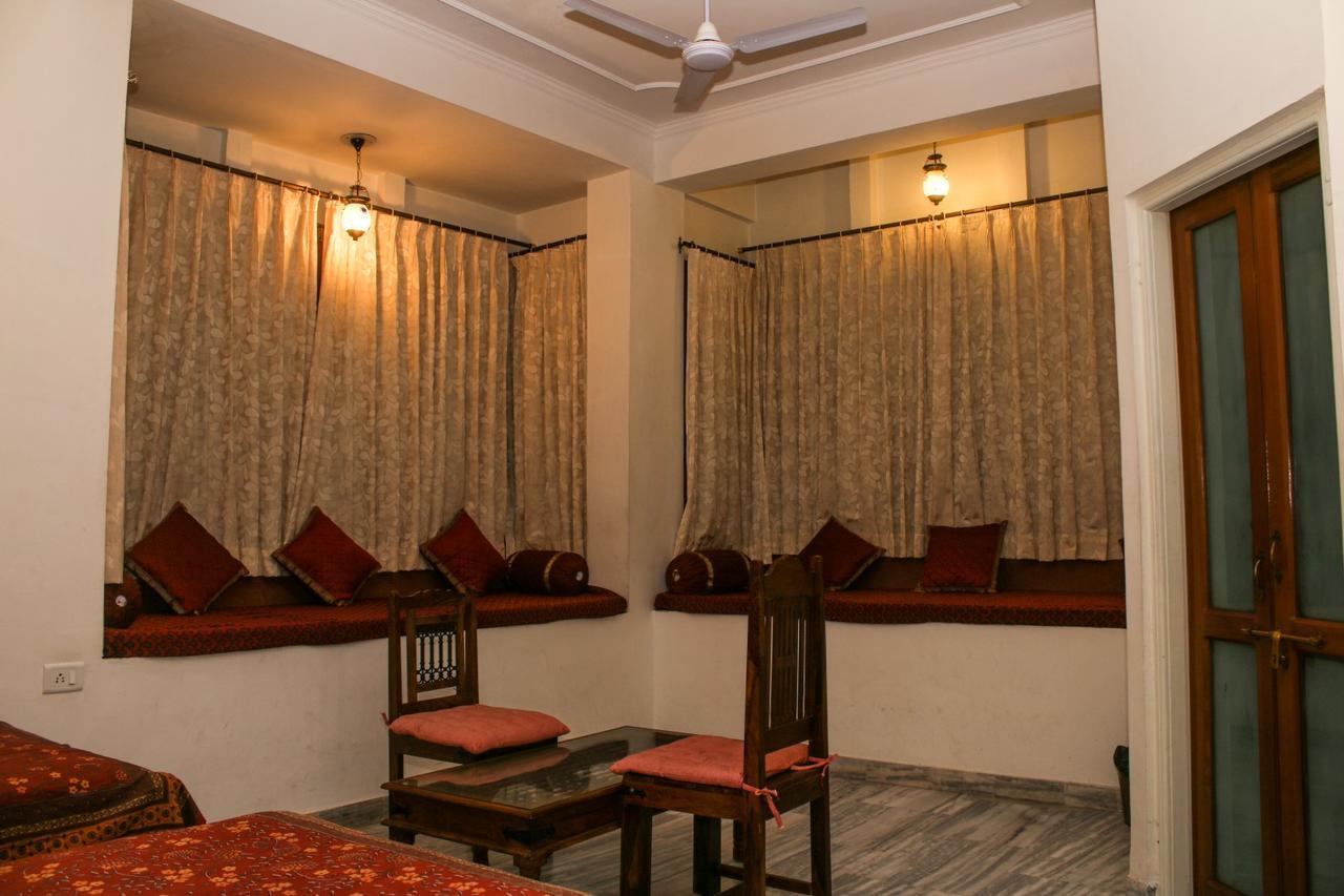 Hotel Adhbhut