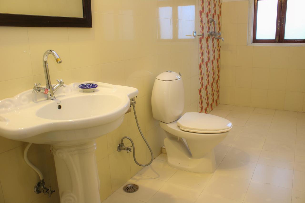 Adhbhut Hotel 3*