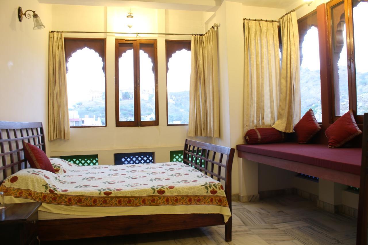 Hotel Adhbhut