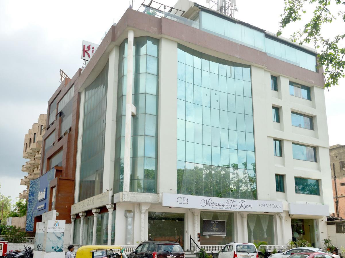 Hotel Oyo 6894 White Lily