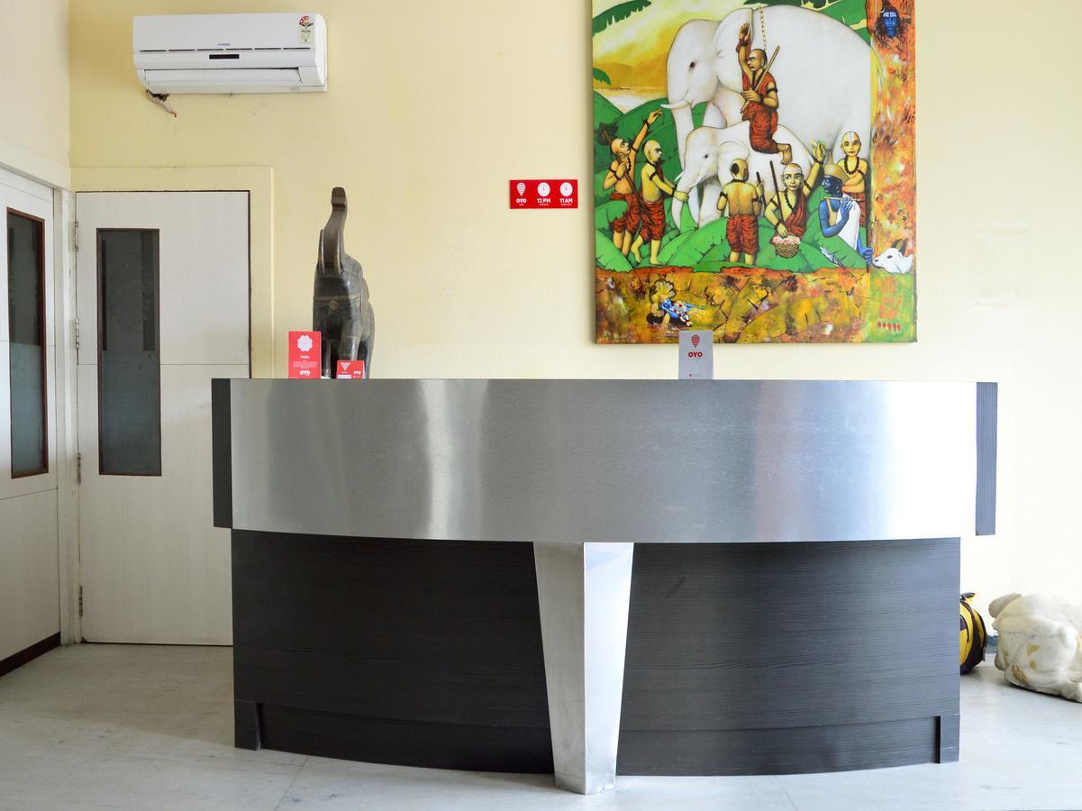 Oyo 6894 White Lily Hotel 3*