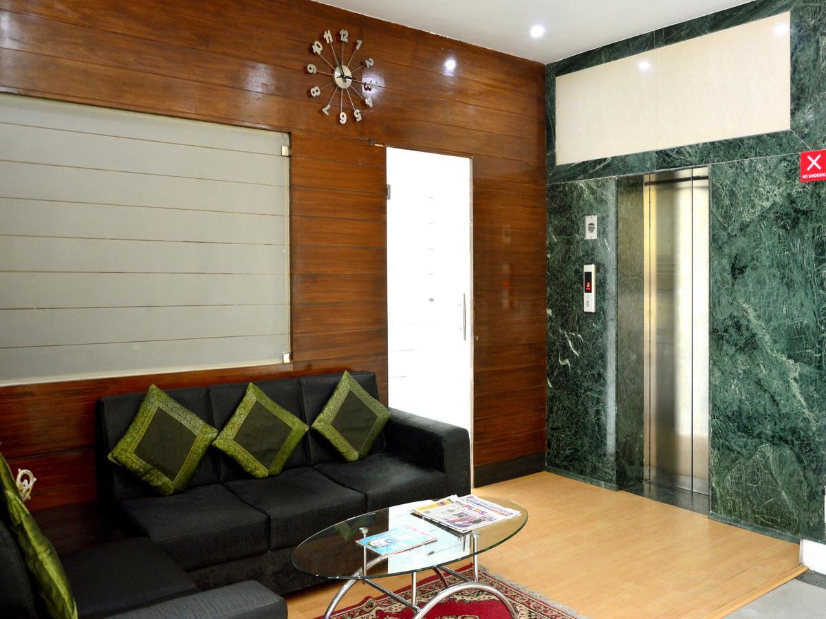 Oyo 6894 White Lily Hotel