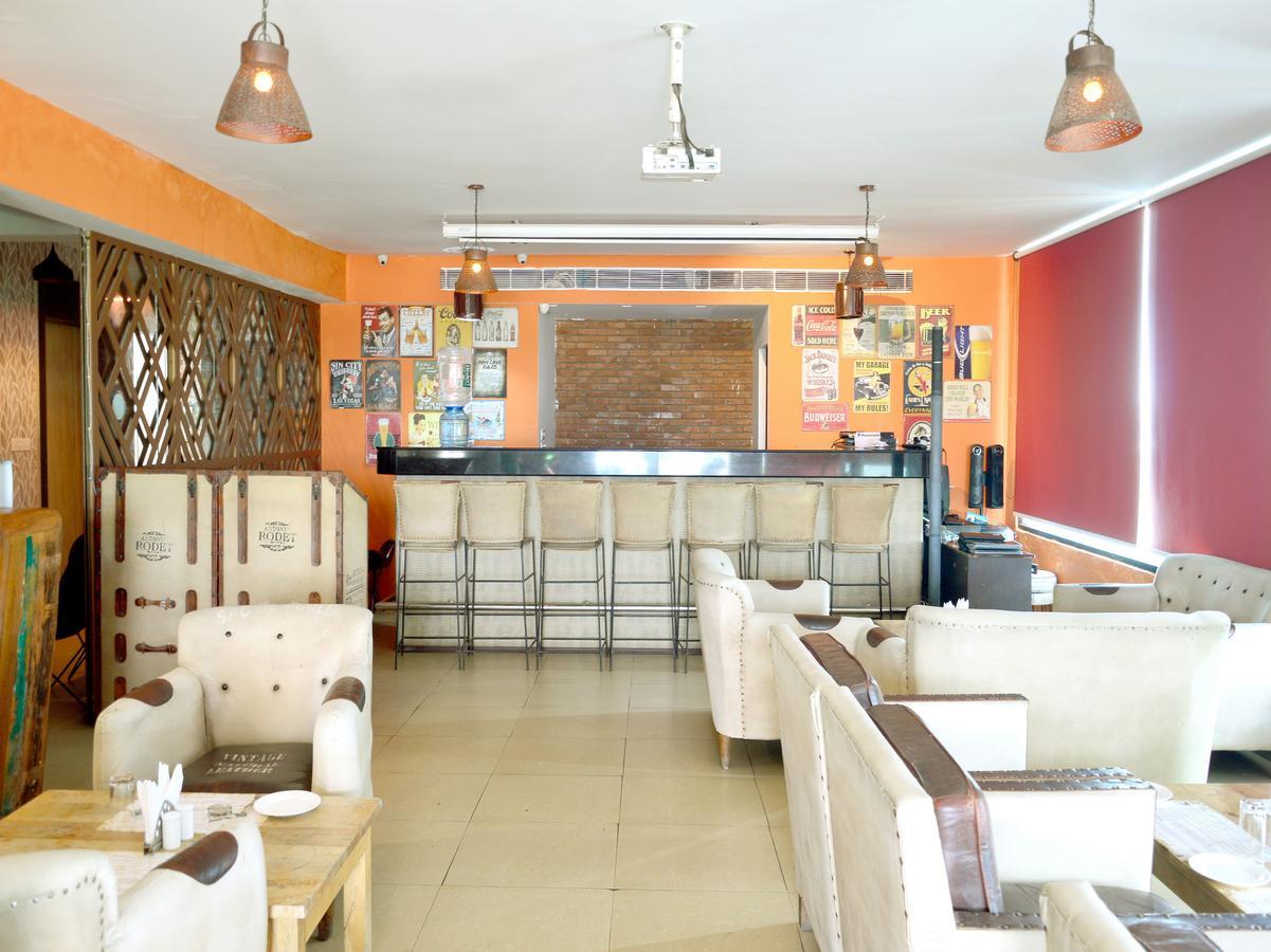 Hotel Oyo 6894 White Lily 3*