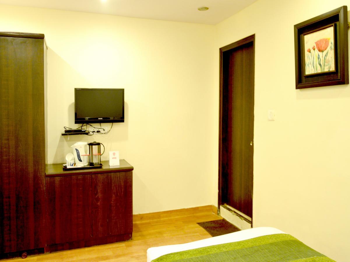 Oyo 6894 White Lily Hotel